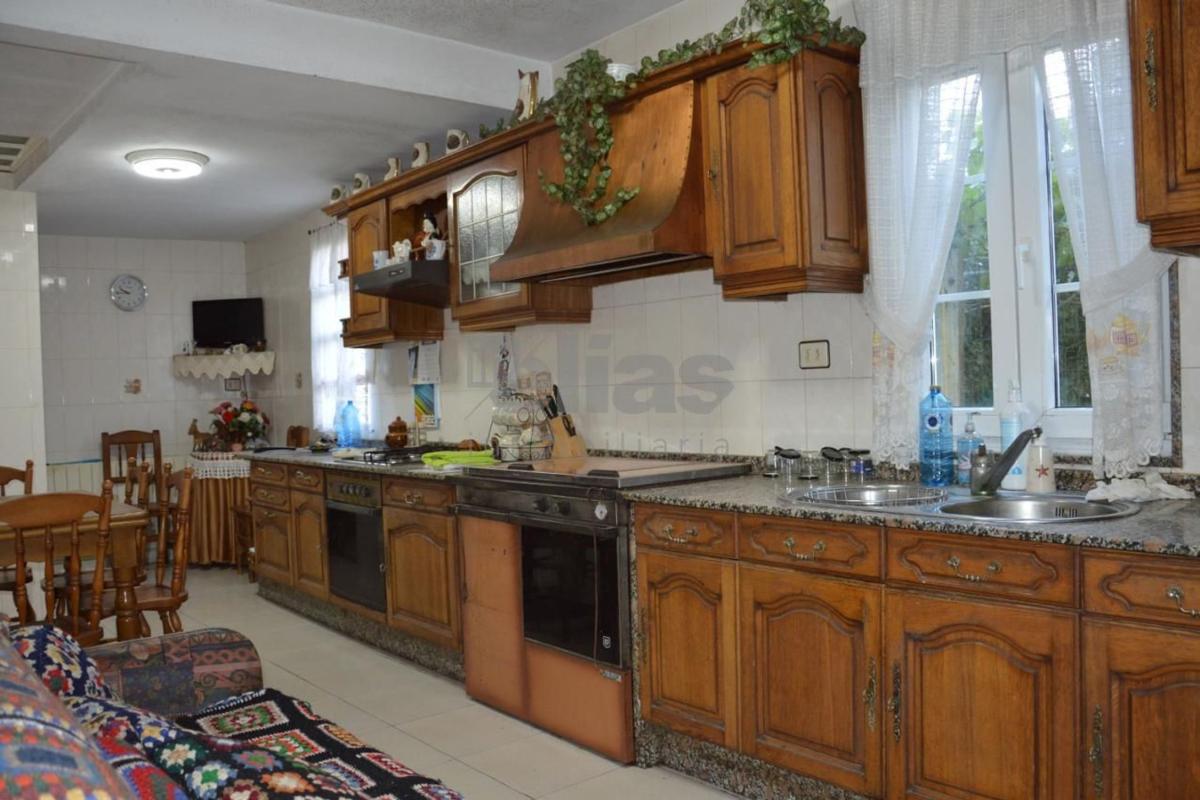 Продажа отдельного шале в Calle Rueiro da Cancela, 30, Зас photo 3