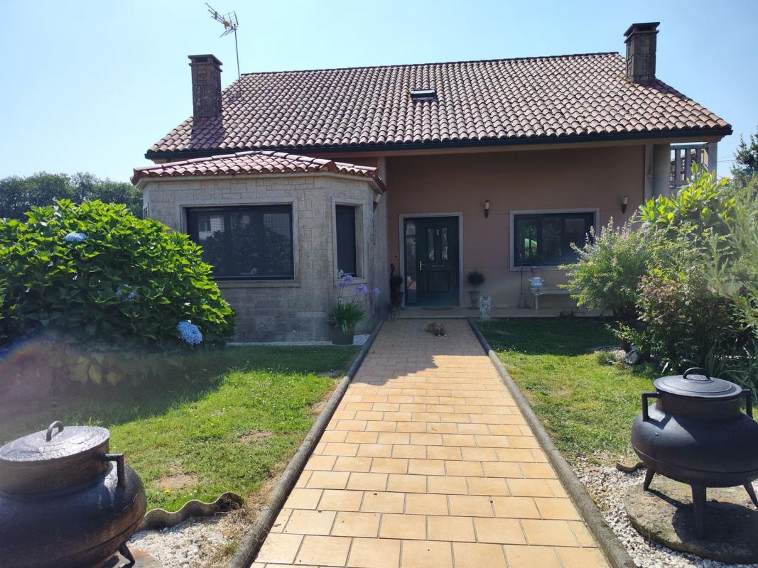 Sale of independent chalet in Combarro, 6, Santa Comba
photo 2
