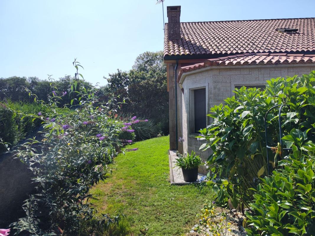 Sale of independent chalet in Combarro, 6, Santa Comba
photo 3