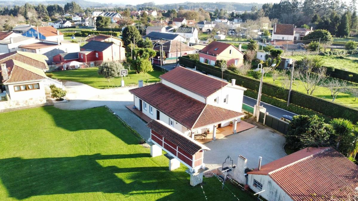Venta de chalet independiente en Calle Cobo, 33, Oleiros
 photo 2