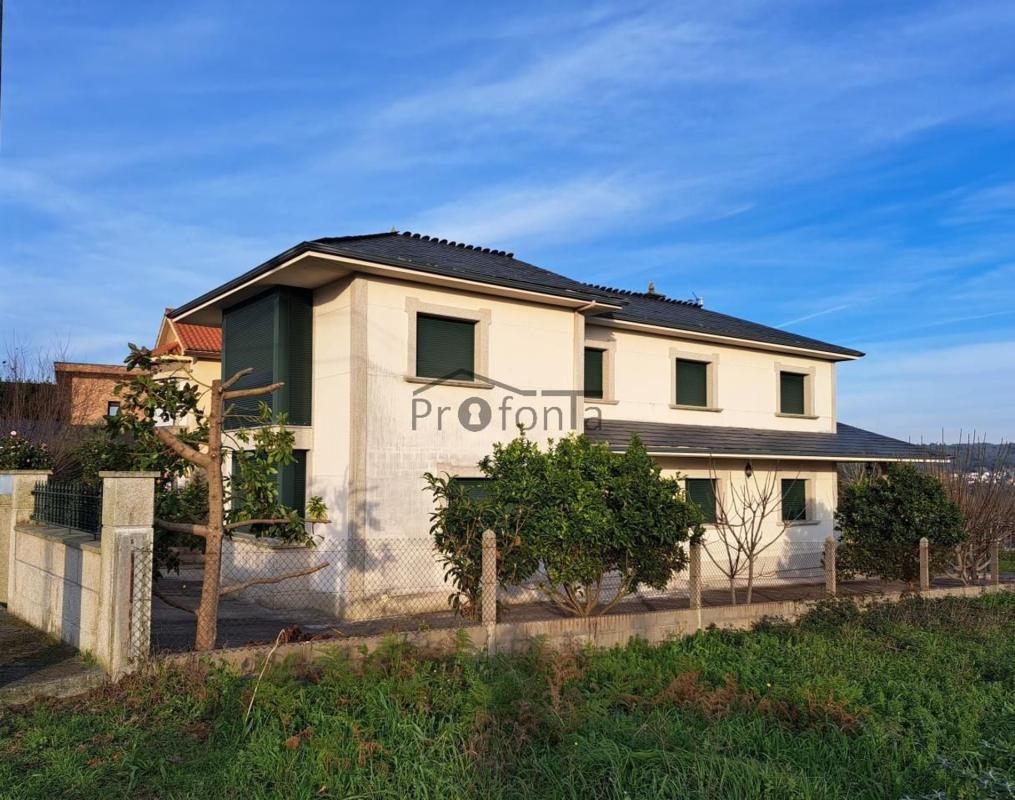 Sale of independent chalet in Vilanova, Bergondo
photo 1