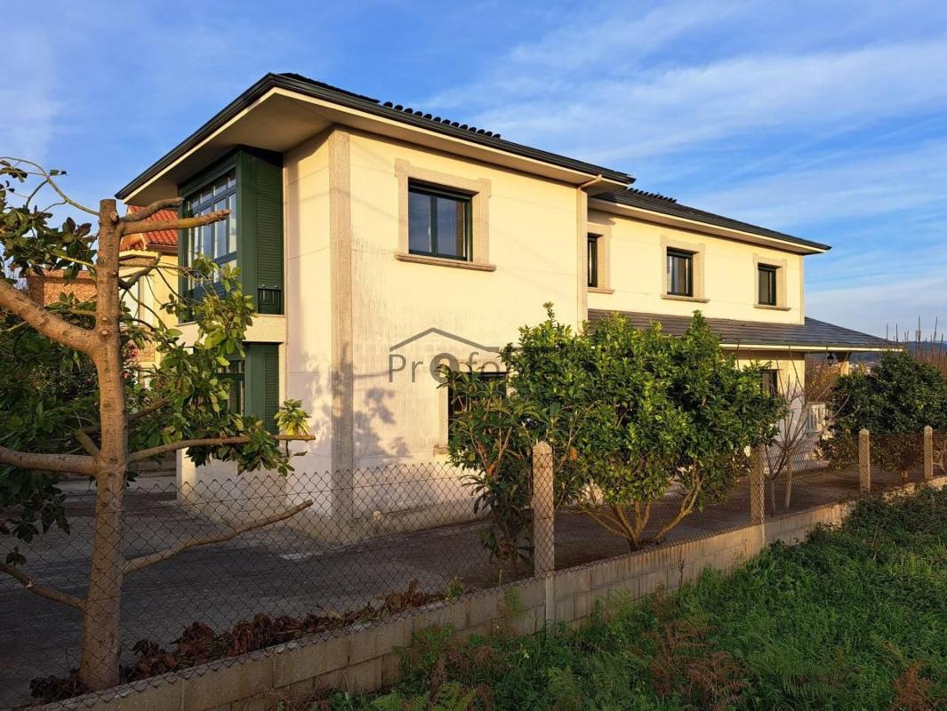 Sale of independent chalet in Vilanova, Bergondo
photo 2