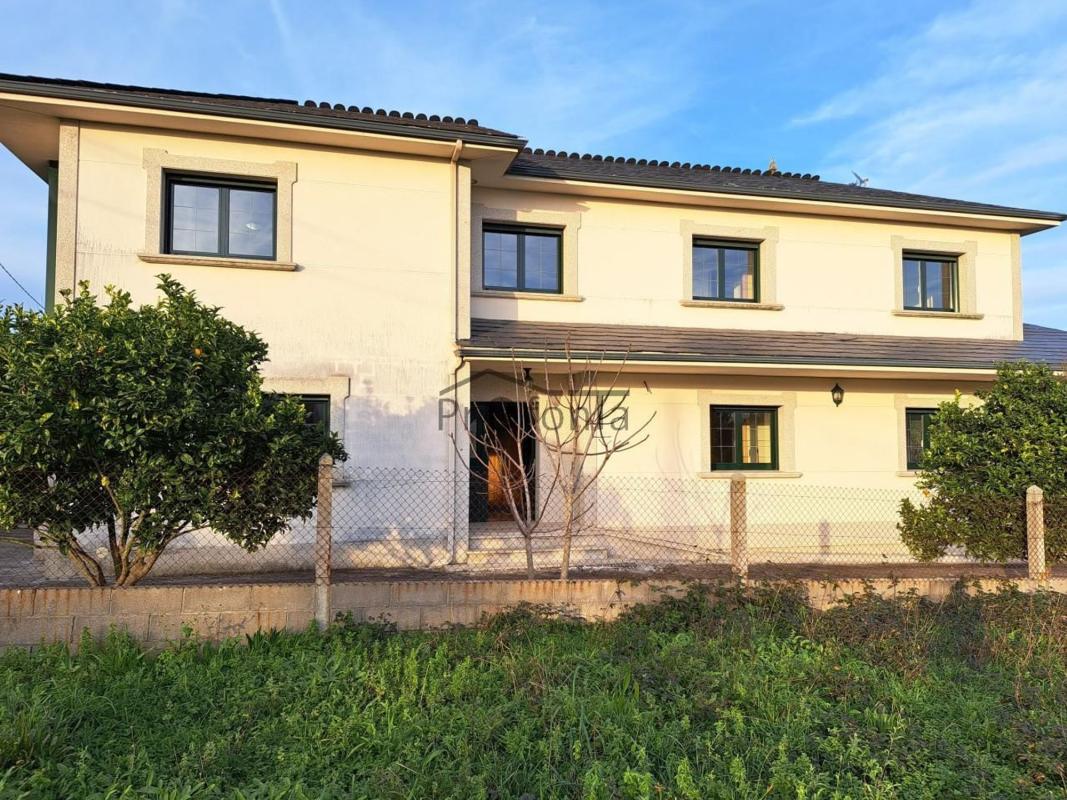 Sale of independent chalet in Vilanova, Bergondo
photo 5