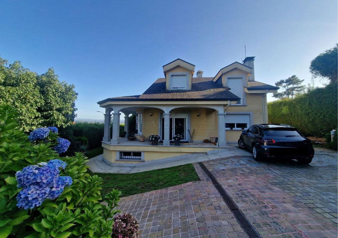 Sale of independent chalet in Calle Cruz de Sar, Bergondo
photo 2