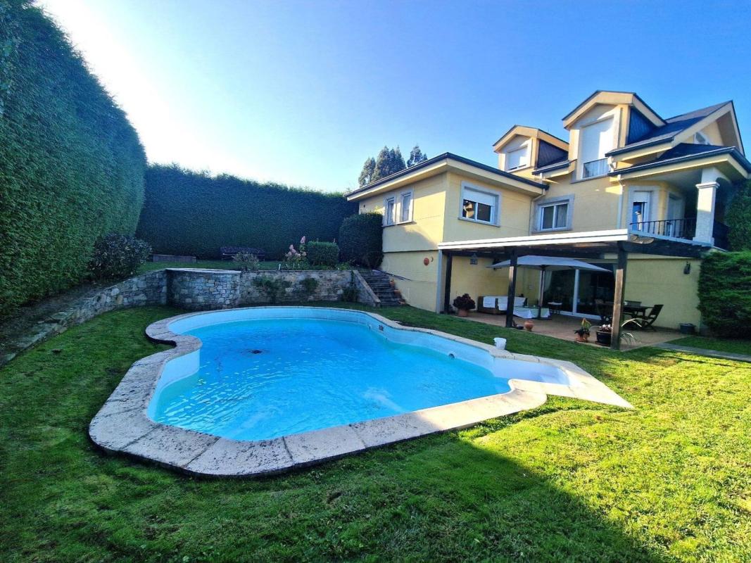 Sale of independent chalet in Calle Cruz de Sar, Bergondo
photo 3