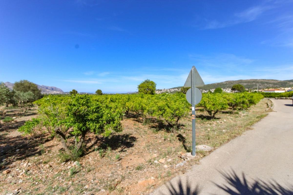 Terreno en venta en Orba, Alicante photo 1