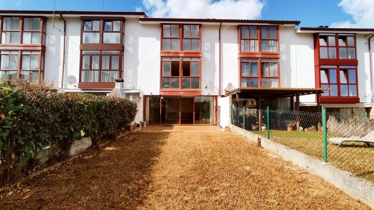 Venta de chalet adosado en  Calle Regueiro , Culleredo photo 2
