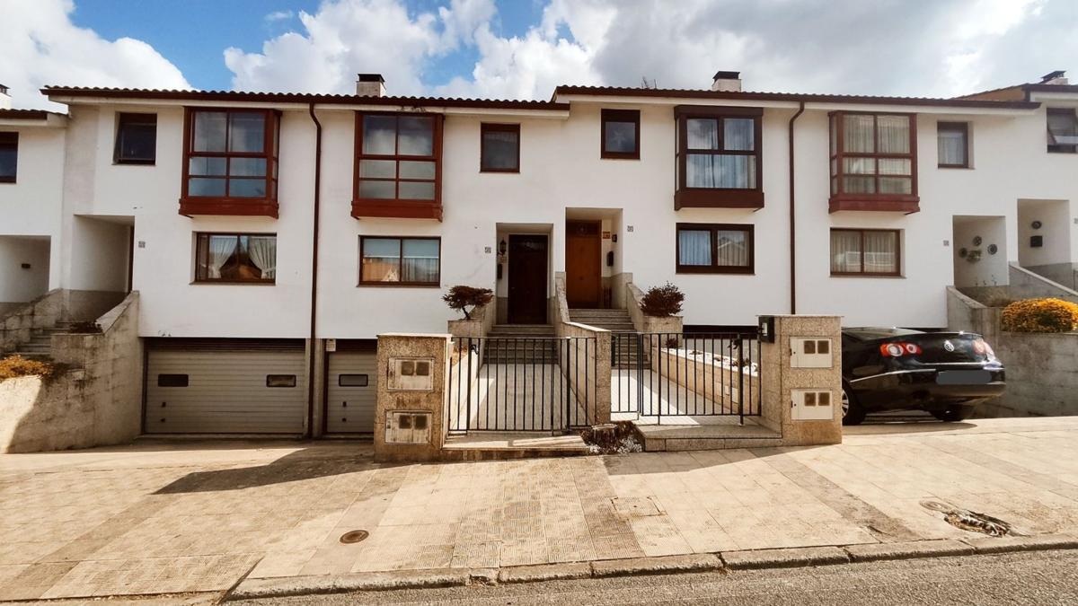 Venta de chalet adosado en  Calle Regueiro , Culleredo photo 4