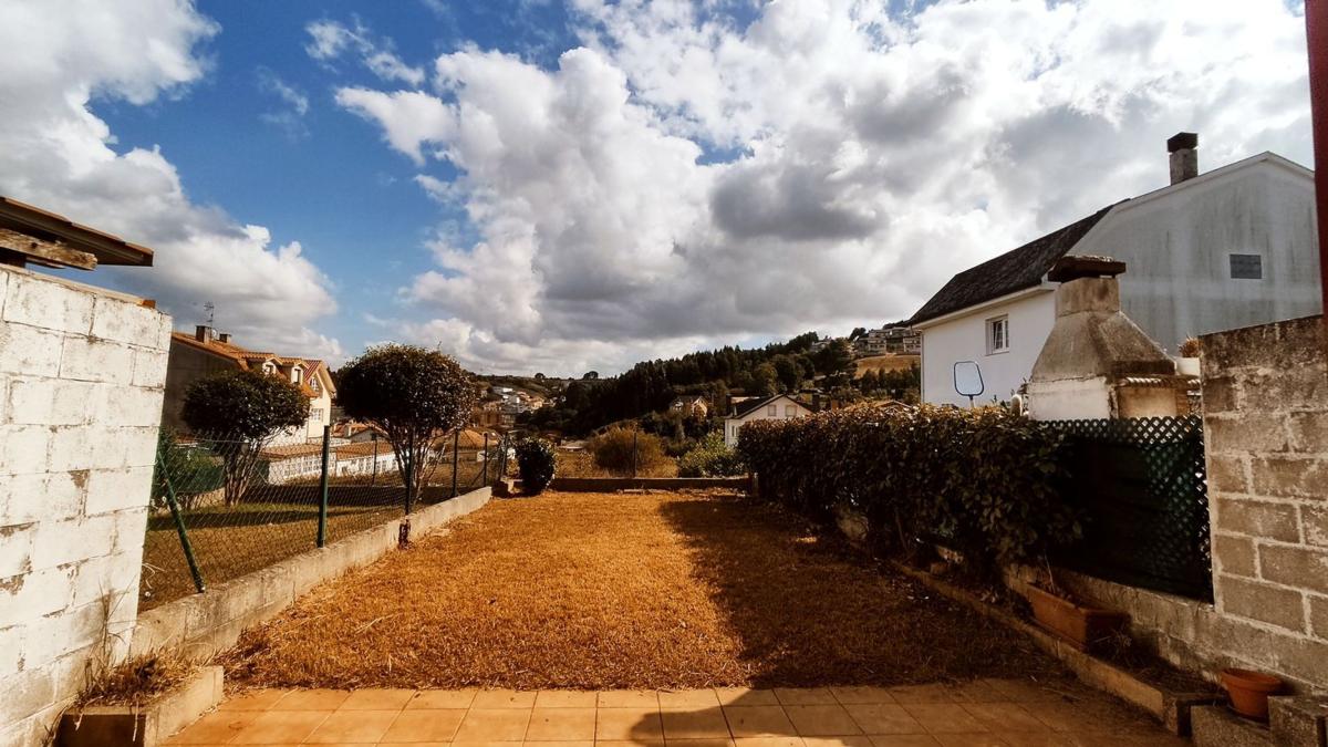 Venta de chalet adosado en  Calle Regueiro , Culleredo photo 5