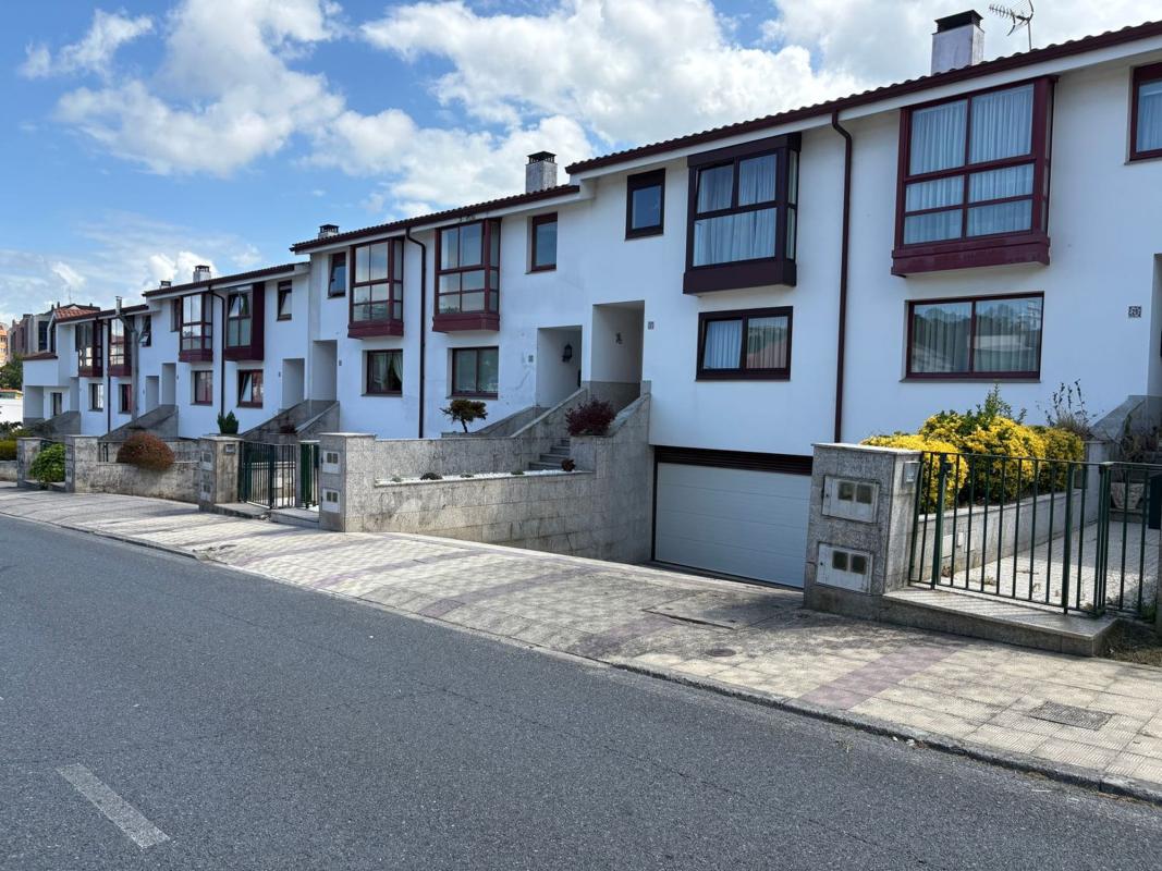 Venta de chalet adosado en  Calle Regueiro , Culleredo photo 3