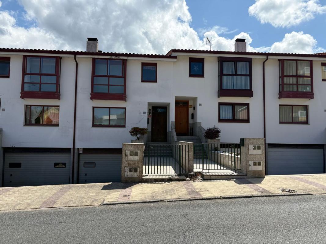 Venta de chalet adosado en  Calle Regueiro , Culleredo photo 4
