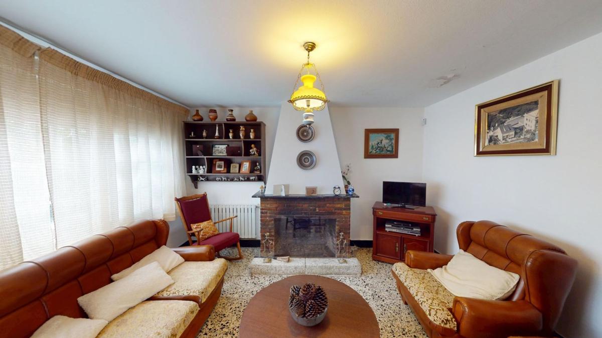 Sprzedaż niezależnego domku jednorodzinnego w Mandín, Sada photo 5