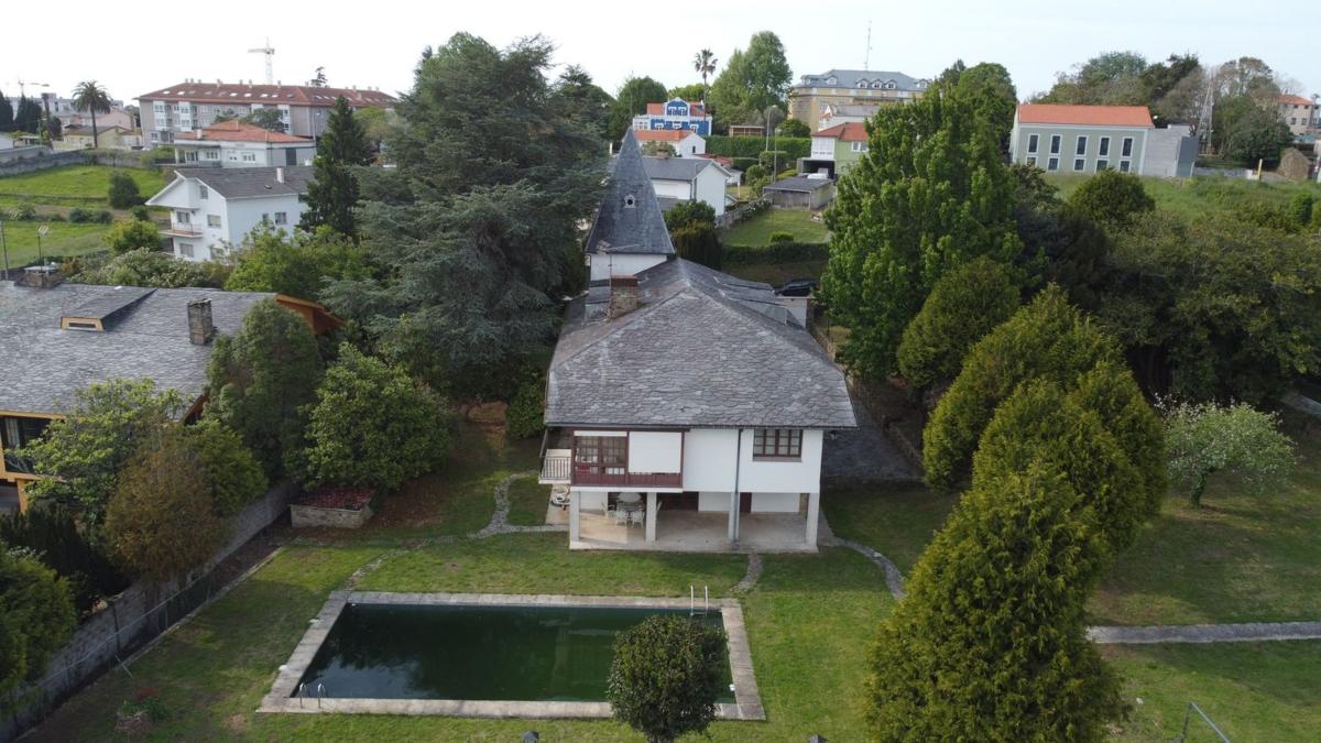 Venta de chalet independiente en Avenida Miguel Hernández, Oleiros
photo 1