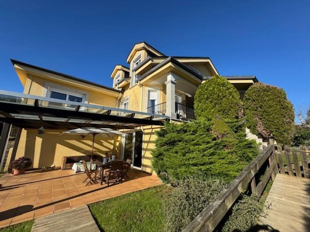 Sale of independent chalet in Cruz del Sar, Bergondo
photo 2