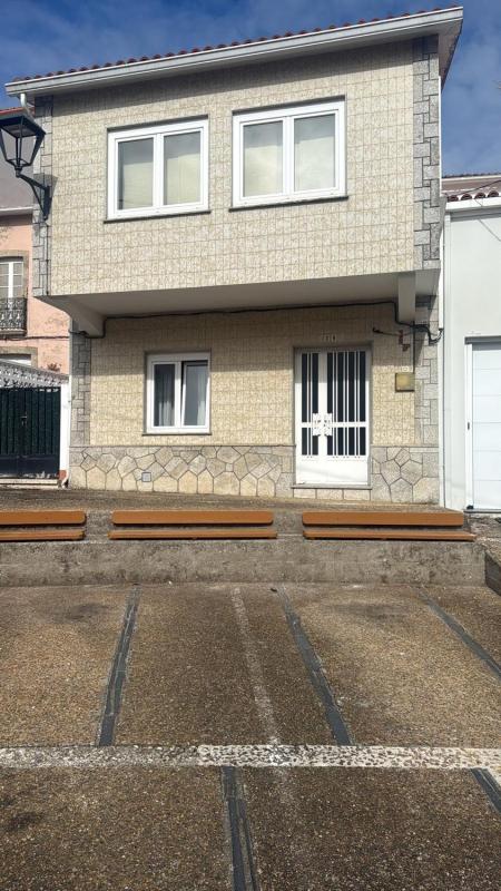 Venta de chalet adosado en GASPAR RODRIGUEZ, 39 , Ares photo 1