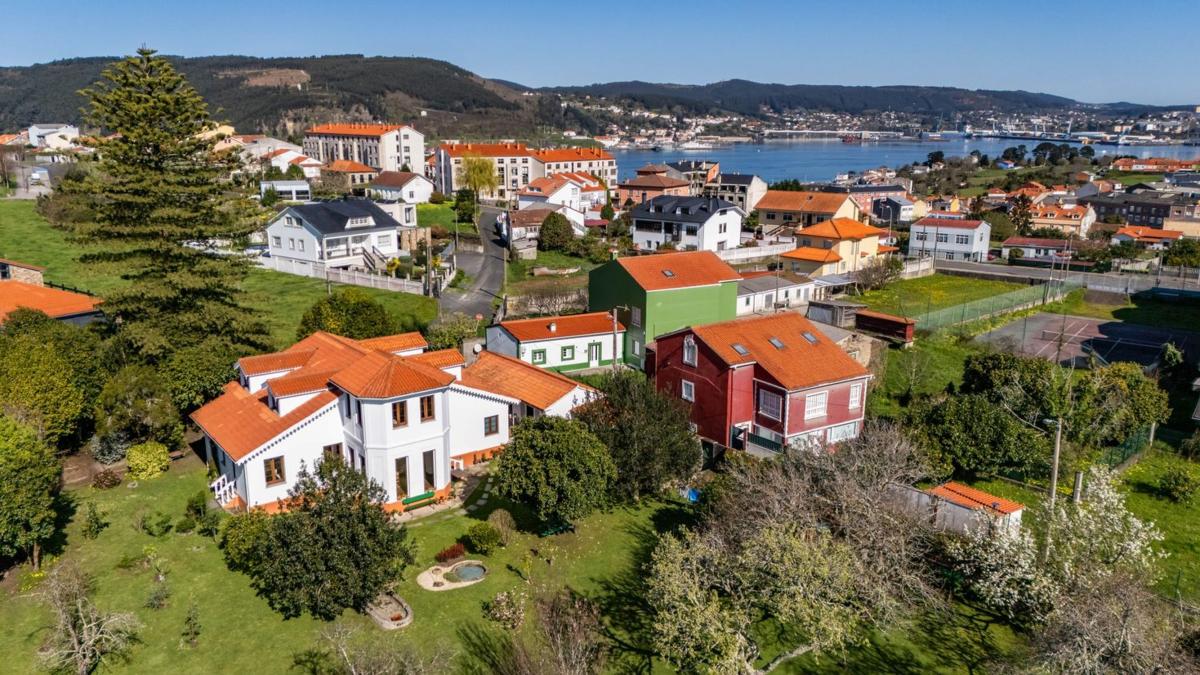 Продажа отдельного шале в  Calle as lagoas, 6, Мугардос photo 2