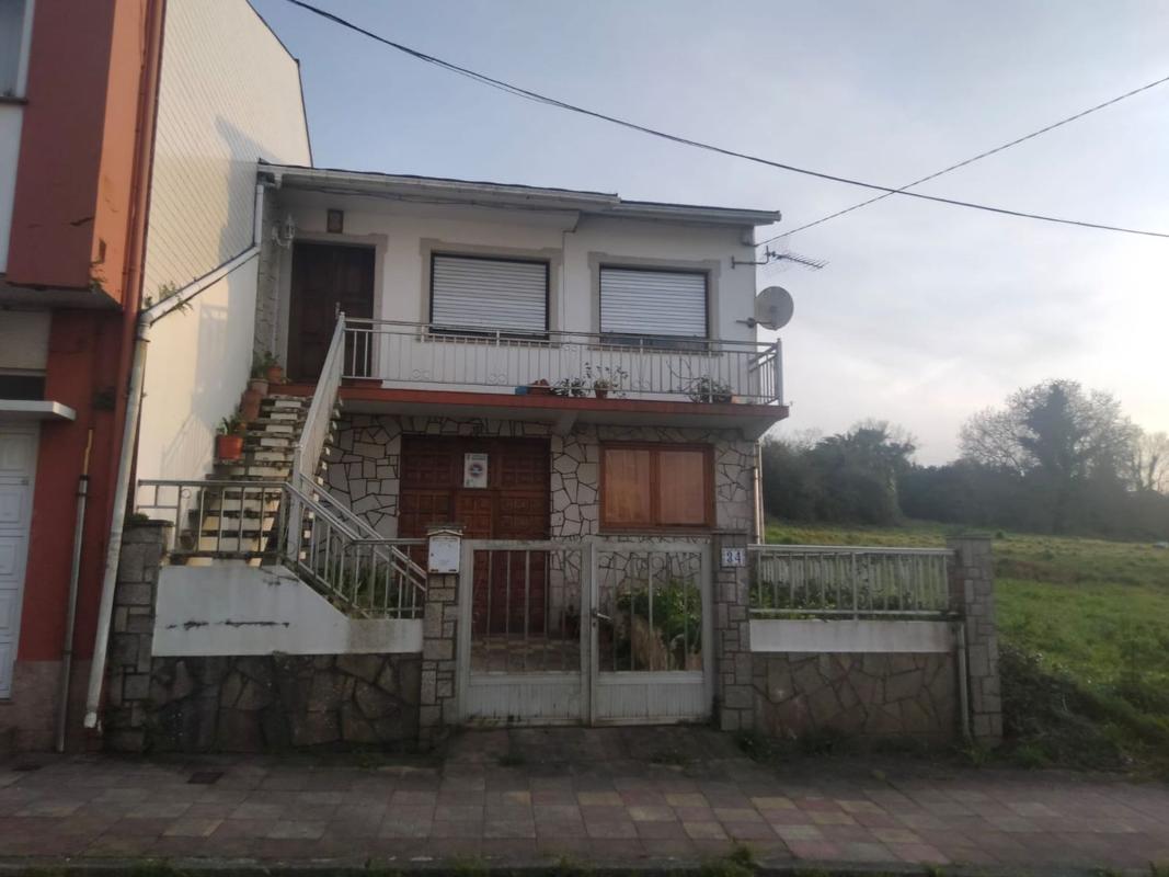 Venta de chalet adosado en Calle Xesteira, 99 , Mugardos photo 1