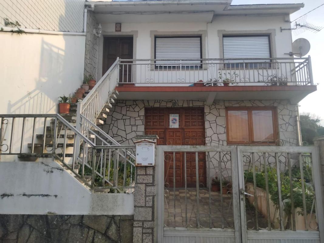 Venta de chalet adosado en Calle Xesteira, 99 , Mugardos photo 2