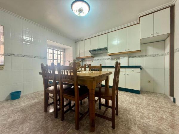 Chalet adosado en calle Cupido photo 2