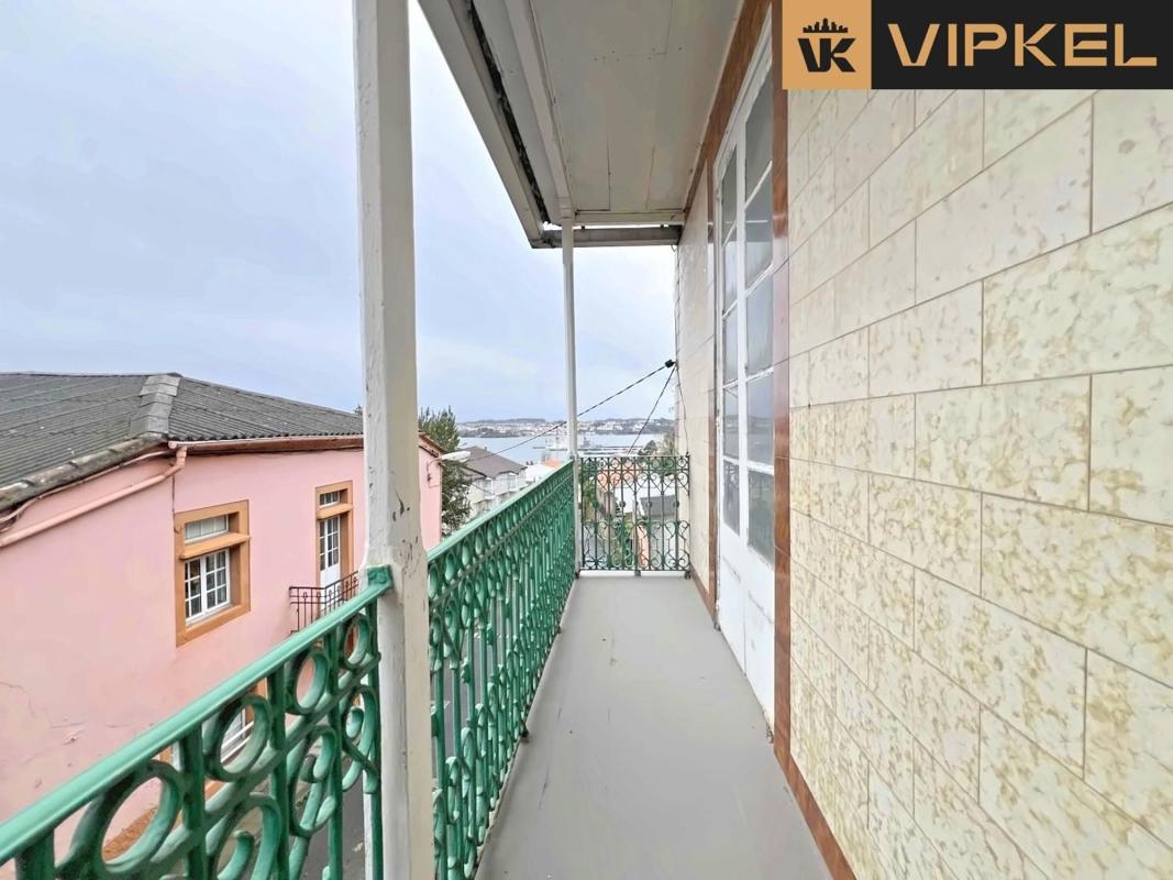 Venta de chalet adosado en  Calle Real Baixa , Ferrol photo 2