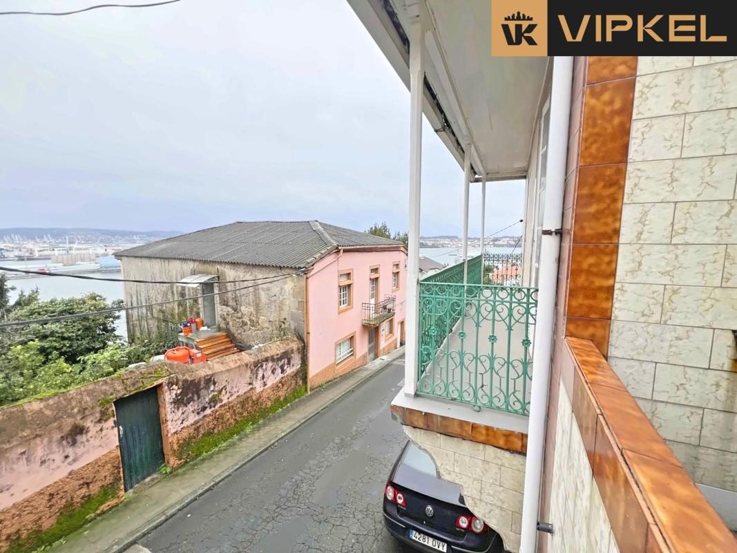 Venta de chalet adosado en  Calle Real Baixa , Ferrol photo 3