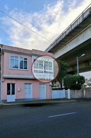 Chalet adosado en Av Castelao photo 1