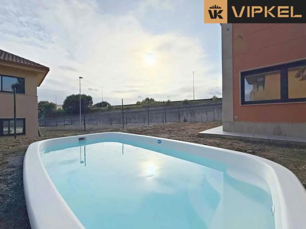 Casa independiente en calle Cabanela thumbnail 1