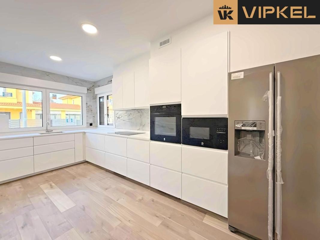 Продажа отдельного шале в  Calle Cabanela, Ферроль photo 4