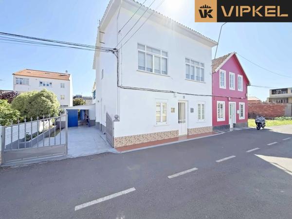 Chalet adosado en calle Forcas photo 1