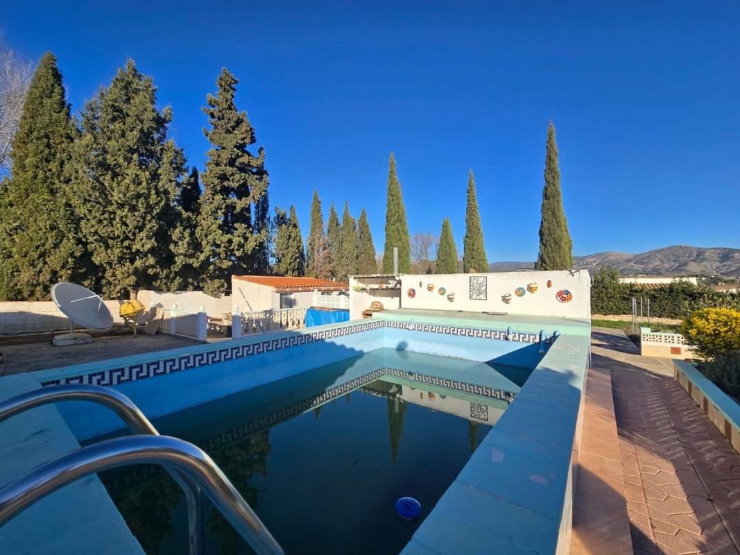 Sprzedaż niezależnego domku jednorodzinnego w Sax, Saks photo 2