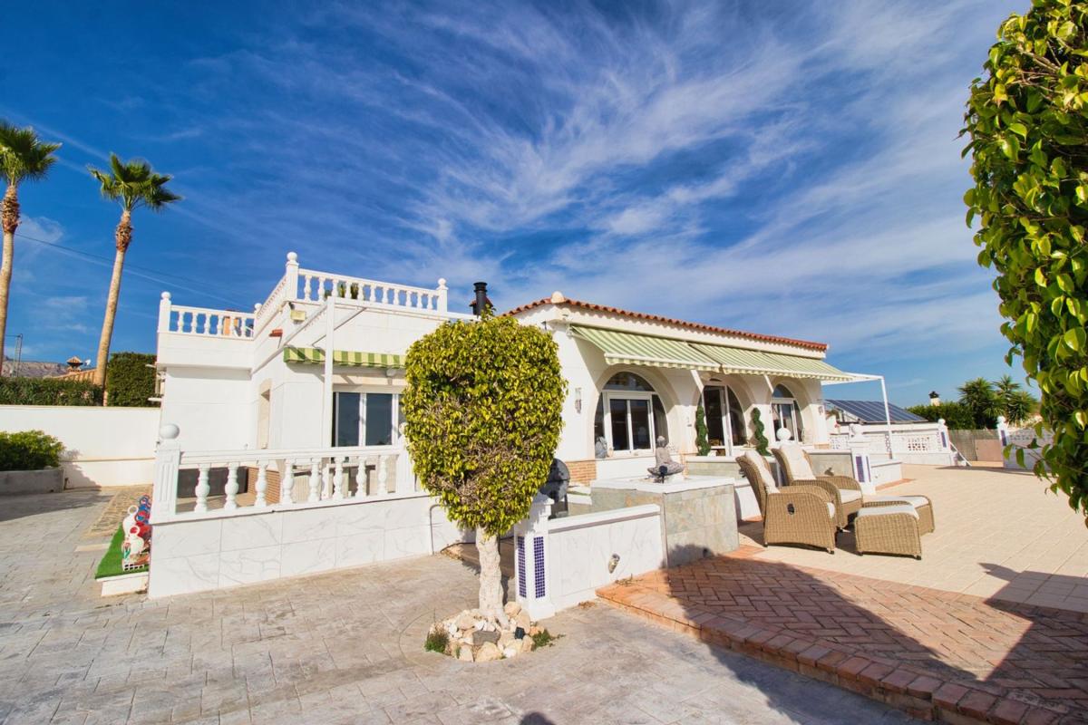 Properties for sale and rent in Spain photo 1