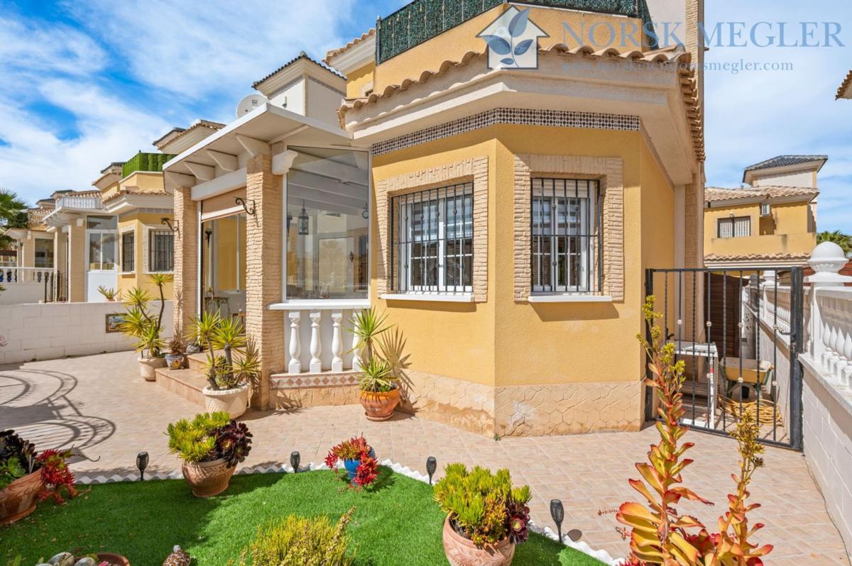 Продажа отдельного шале в Calle Bélgica, Алгорфа photo 1