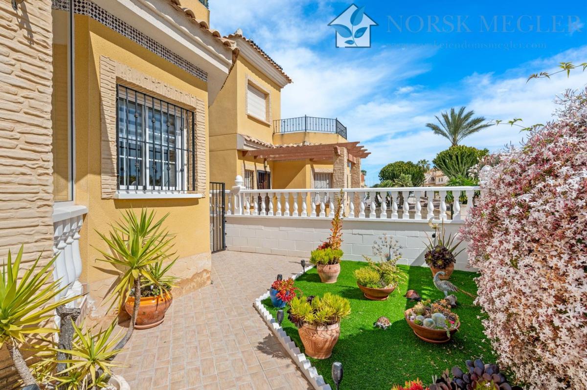 Продажа отдельного шале в Calle Bélgica, Алгорфа photo 2