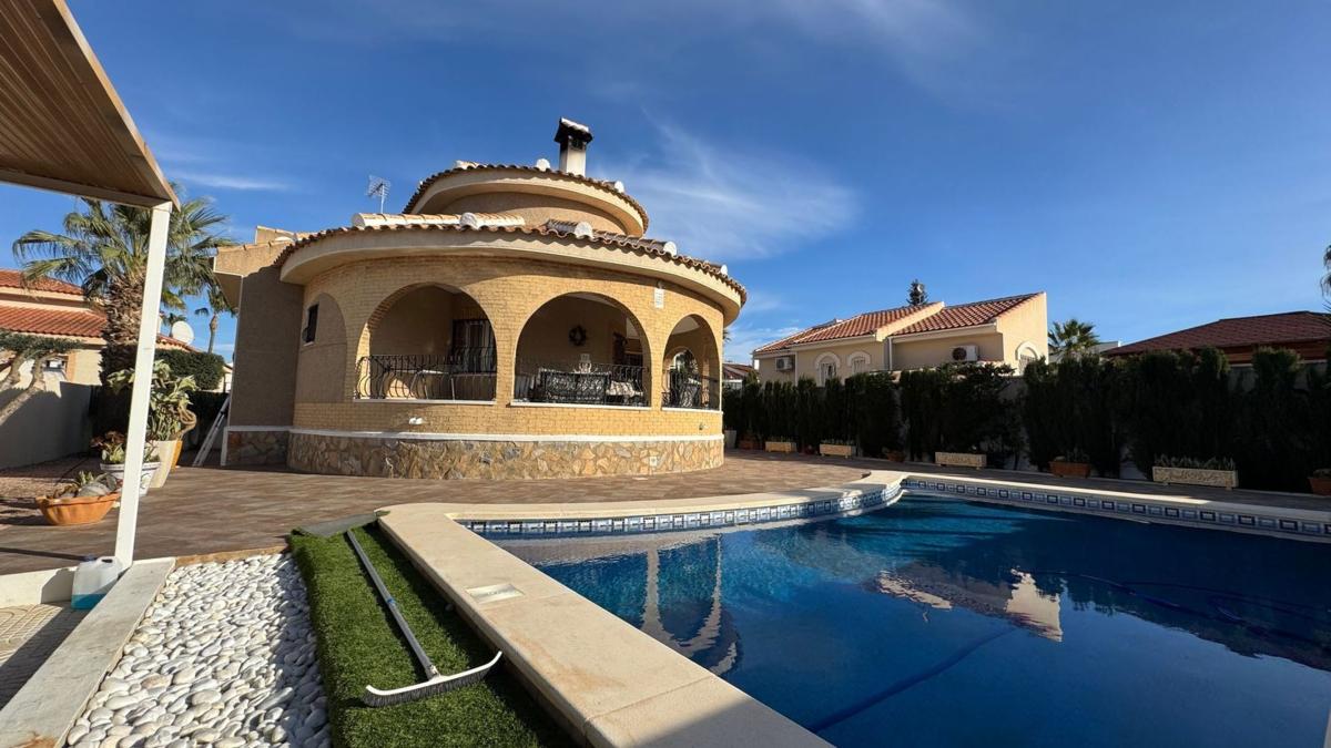 Venta de chalet independiente en Calle Eva Perón, Benijofar
photo 2