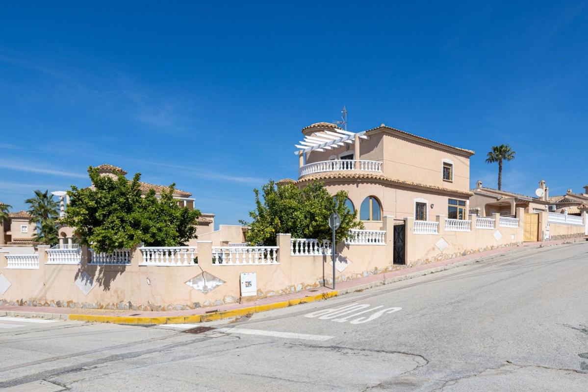 Venta de chalet independiente en Calle Tenerife, 9, Benijofar
photo 1