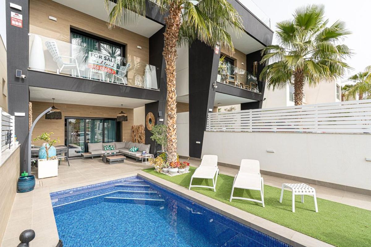 Venta de chalet independiente en Calle Princesa Leonor, 12, Benijofar
photo 1