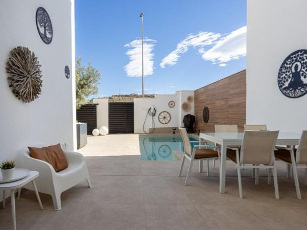 Casa independiente en calle Juan Carlos I thumbnail 2