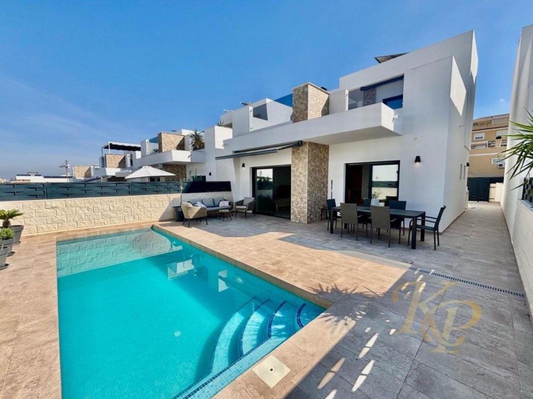 Sale of independent chalet in Calle Antonio Orts, Benijofar
photo 1