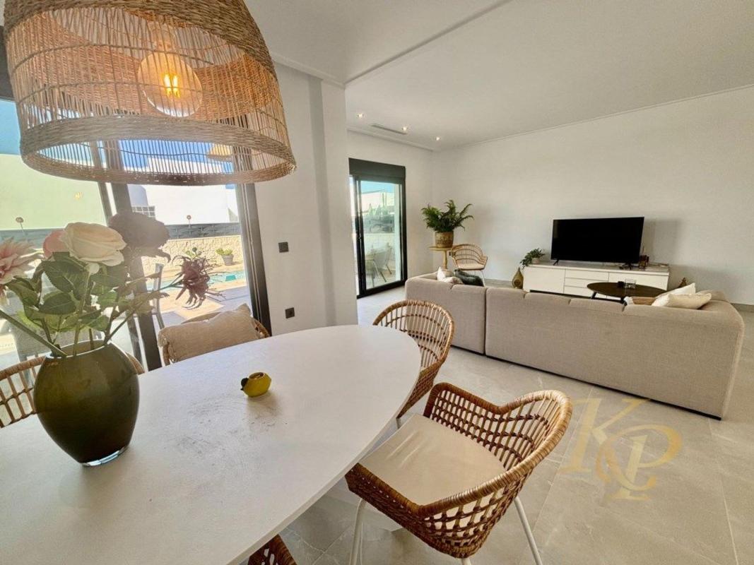 Sale of independent chalet in Calle Antonio Orts, Benijofar
photo 3