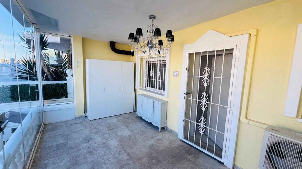 Venta de chalet adosado en  CL MARIE CURIE , Benijofar photo 5