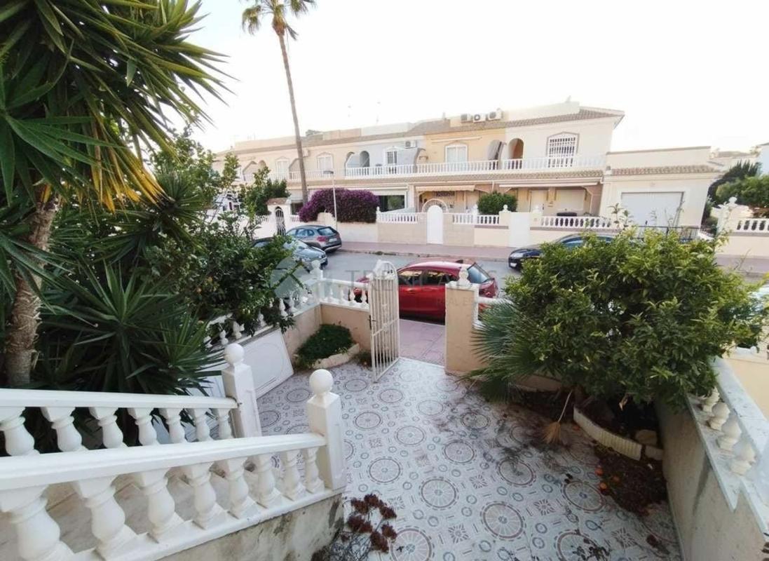 Venta de chalet adosado en  Calle Golda Meir , Benijofar photo 4
