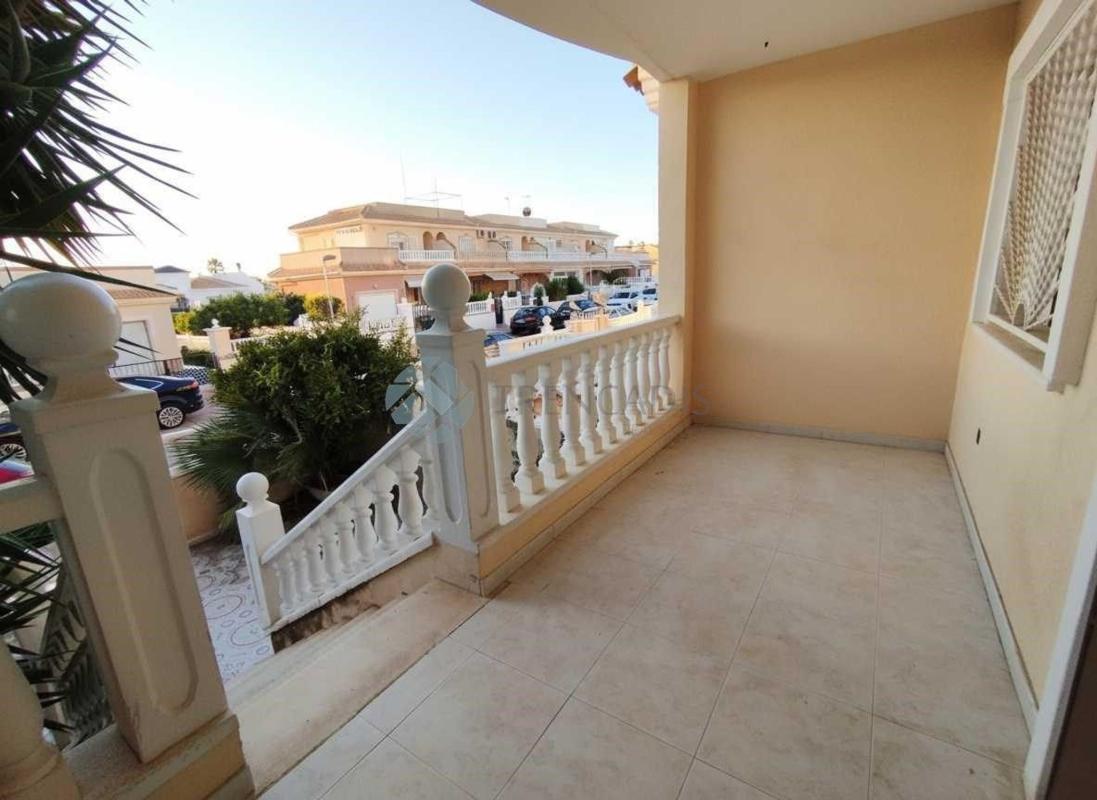 Venta de chalet adosado en  Calle Golda Meir , Benijofar photo 5