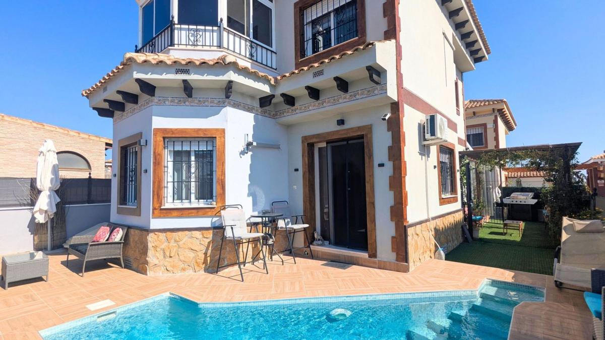 Sale of independent chalet in Calle Alemania, Bigastro
photo 1