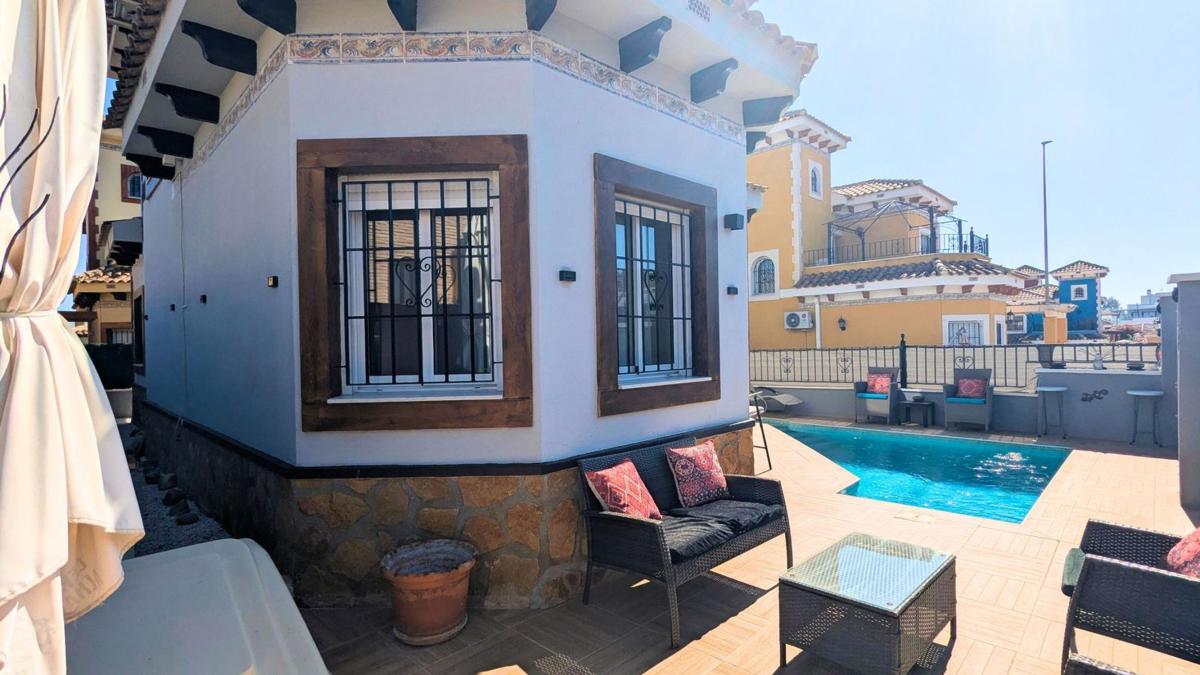 Sale of independent chalet in Calle Alemania, Bigastro
photo 2