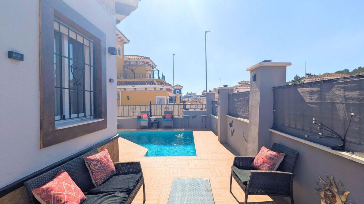 Sale of independent chalet in Calle Alemania, Bigastro
photo 3