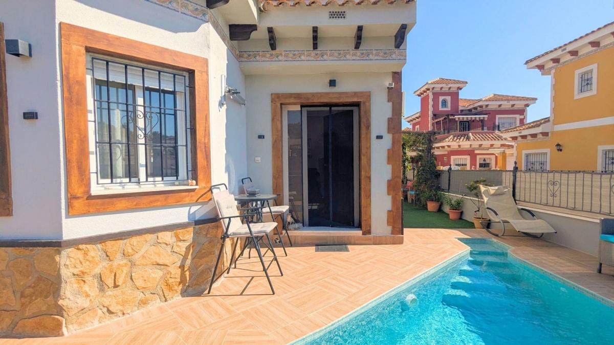 Sale of independent chalet in Calle Alemania, Bigastro
photo 4