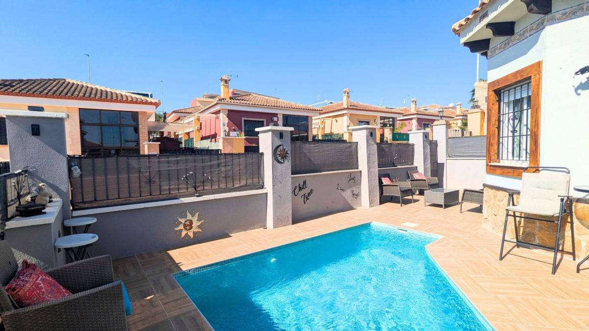 Sale of independent chalet in Calle Alemania, Bigastro
photo 5