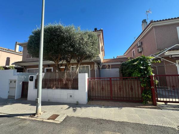 Chalet adosado en calle Príncipe de Asturias, 35 photo 3
