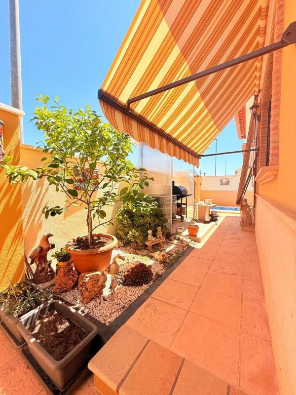 Sale of independent chalet in Calle Excautivos, 2, Bigastro
photo 1