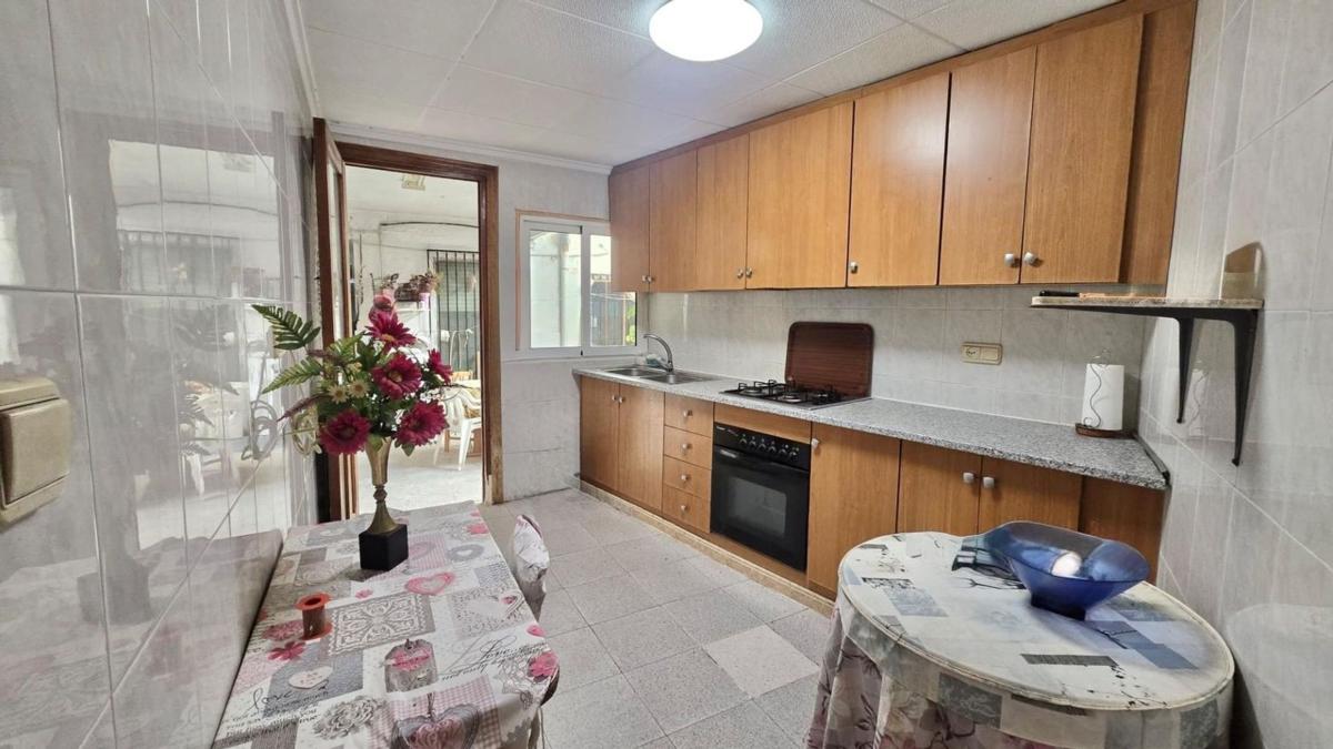 Sale of independent chalet in Calle Naranjo, 44, Bigastro
photo 1